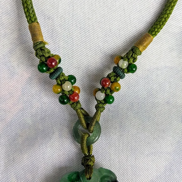 Green Jade Pendant Necklace - Picture 3 of 4